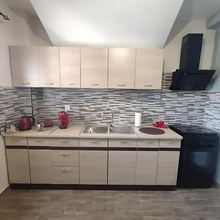 Апартаменты Aithra 2 *